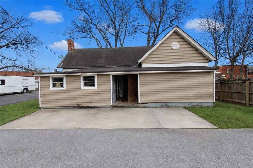 Listing photo 1
