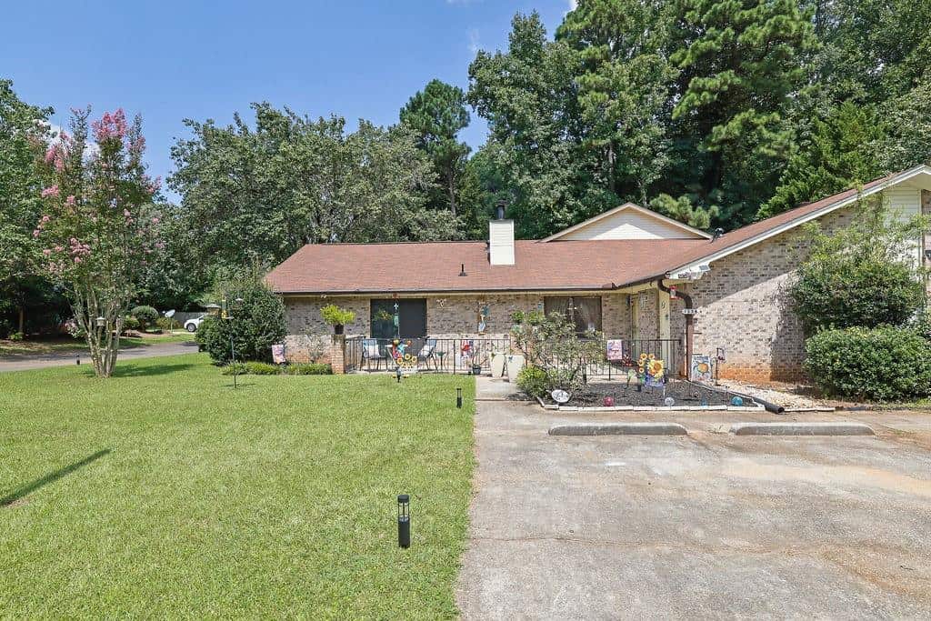 Listing photo 1