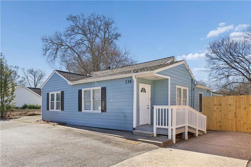 Listing photo 1