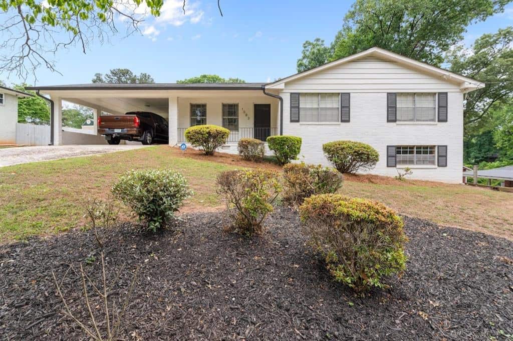 Listing photo 1