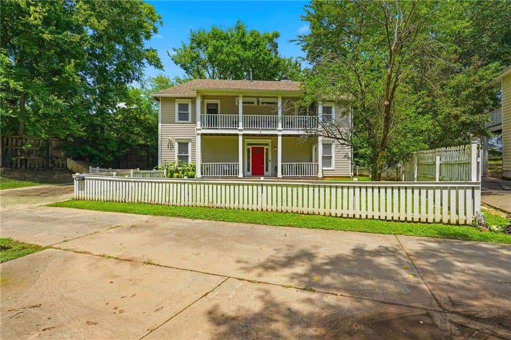 Listing photo 1