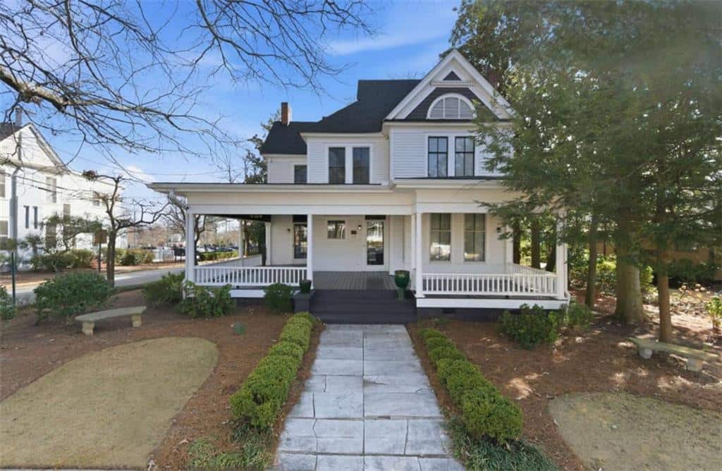 Listing photo 1