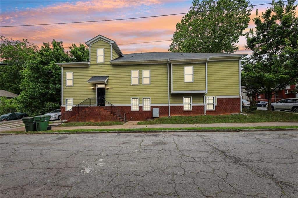 Listing photo 1